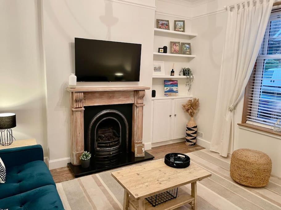 Holiday home Traditional In West Kilbride Village Seamill